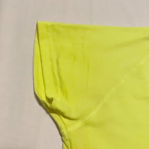 Under Armour Womens Shirt Size Small Heatgear Semi Fitted Tshirt Vneck - Picture 12 of 15